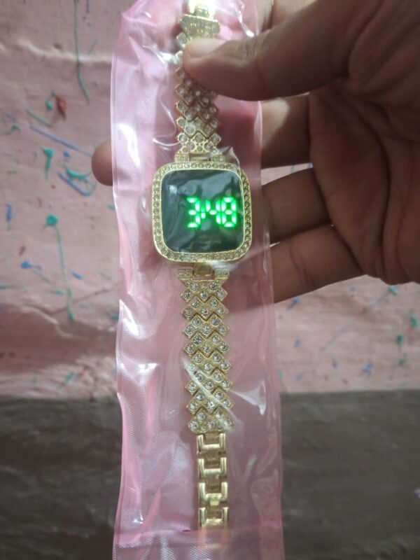 women's quartz movement water resistant square watch with chain strap 1 pc
