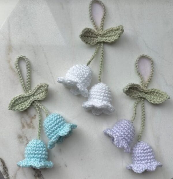 crochet lily flower keychains